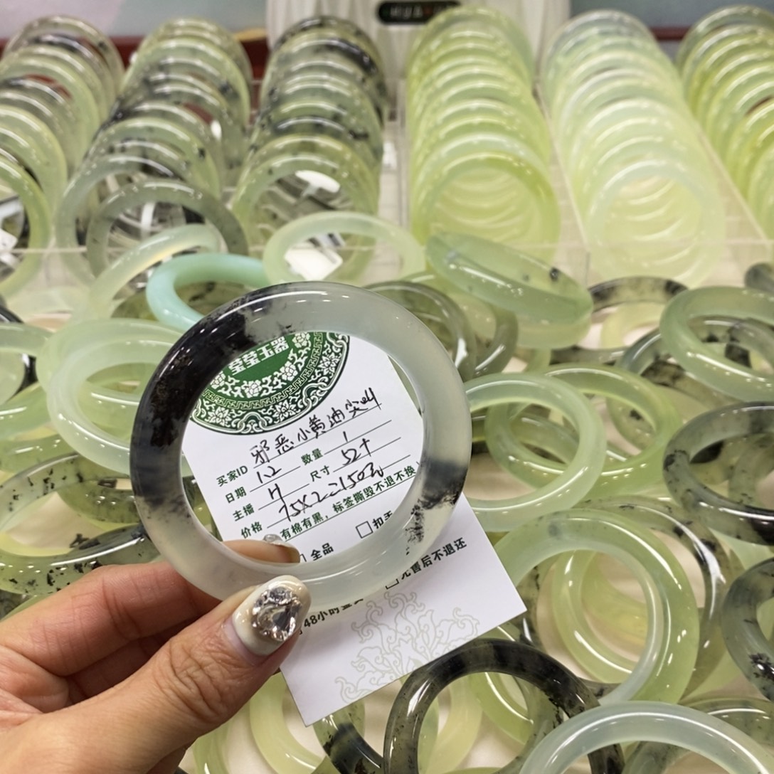 邪****蛇纹石玉未镶嵌手镯