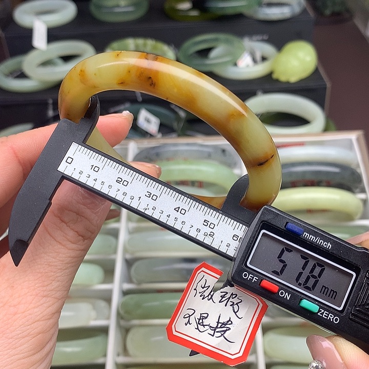 蛇纹石玉手镯未镶嵌511