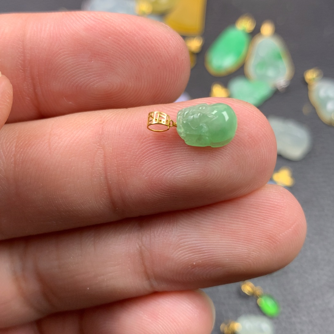 【闪购商品】颈饰18K金镶嵌翡翠翡翠