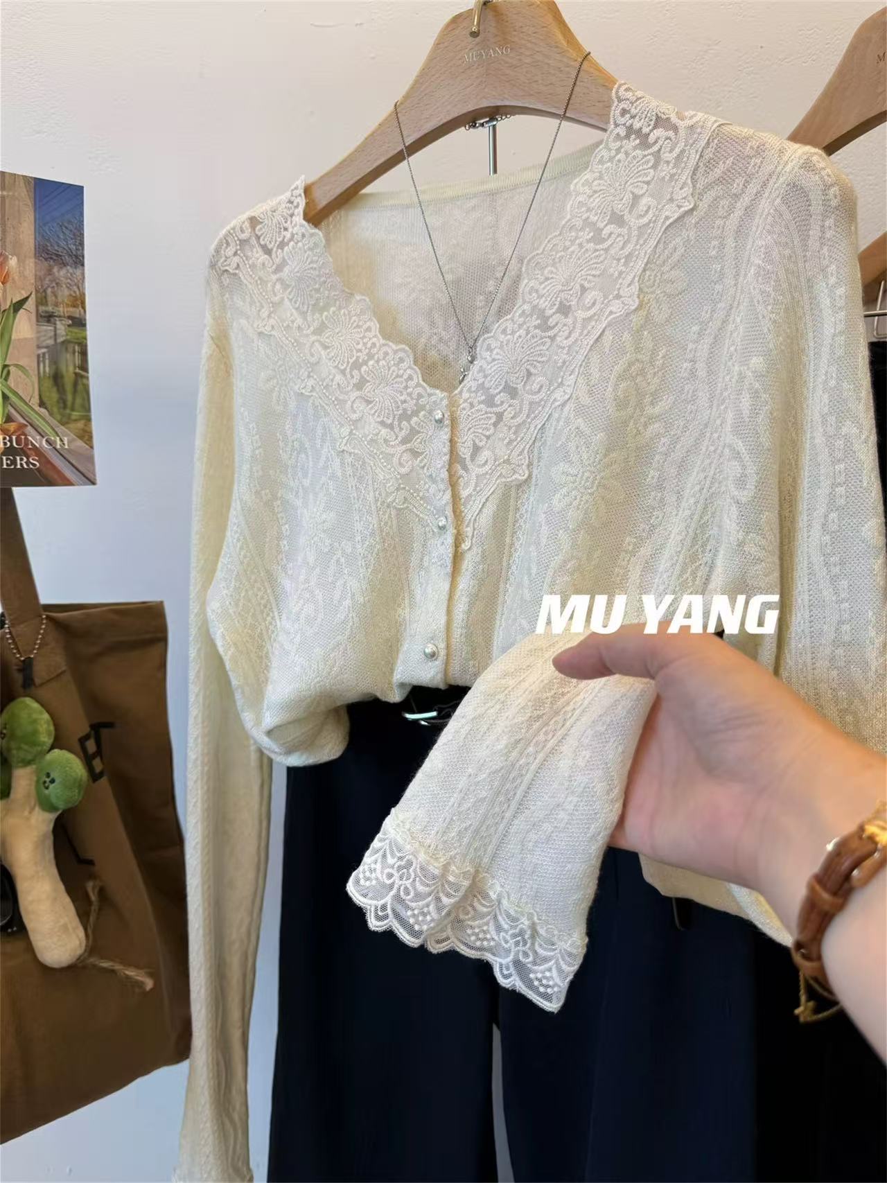 约210g秋冬新款V领蕾丝高级感洋气内搭开衫针织打底衫F9