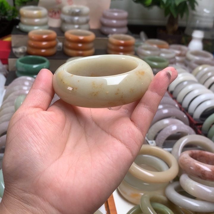石英质玉未镶嵌手镯
