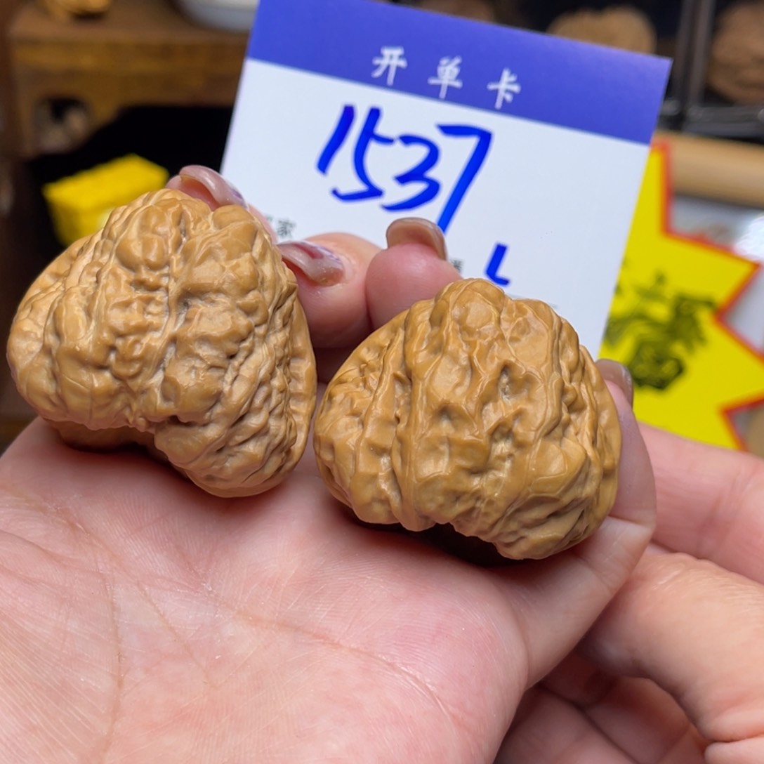 桃核把件蛤蟆头40李。