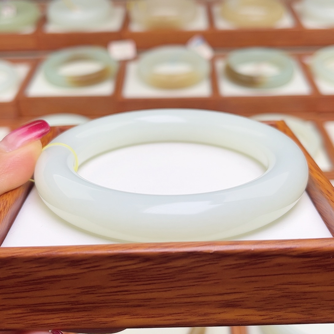 和田玉手镯未镶嵌61.9