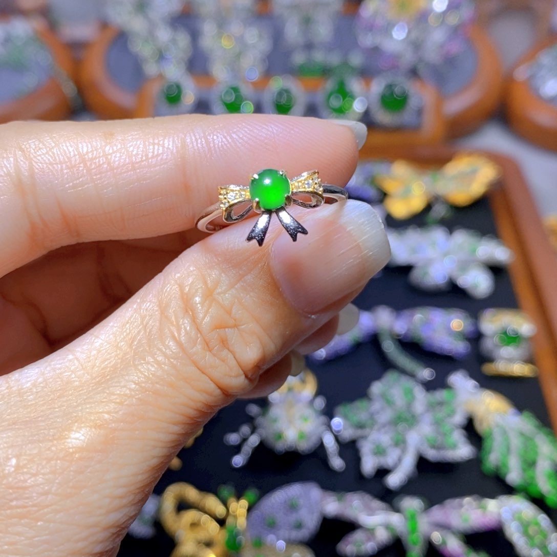 翡翠颈饰银S925镶嵌天然翡翠