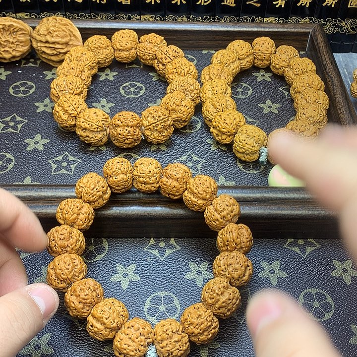 吊坠猴头核桃18金刚