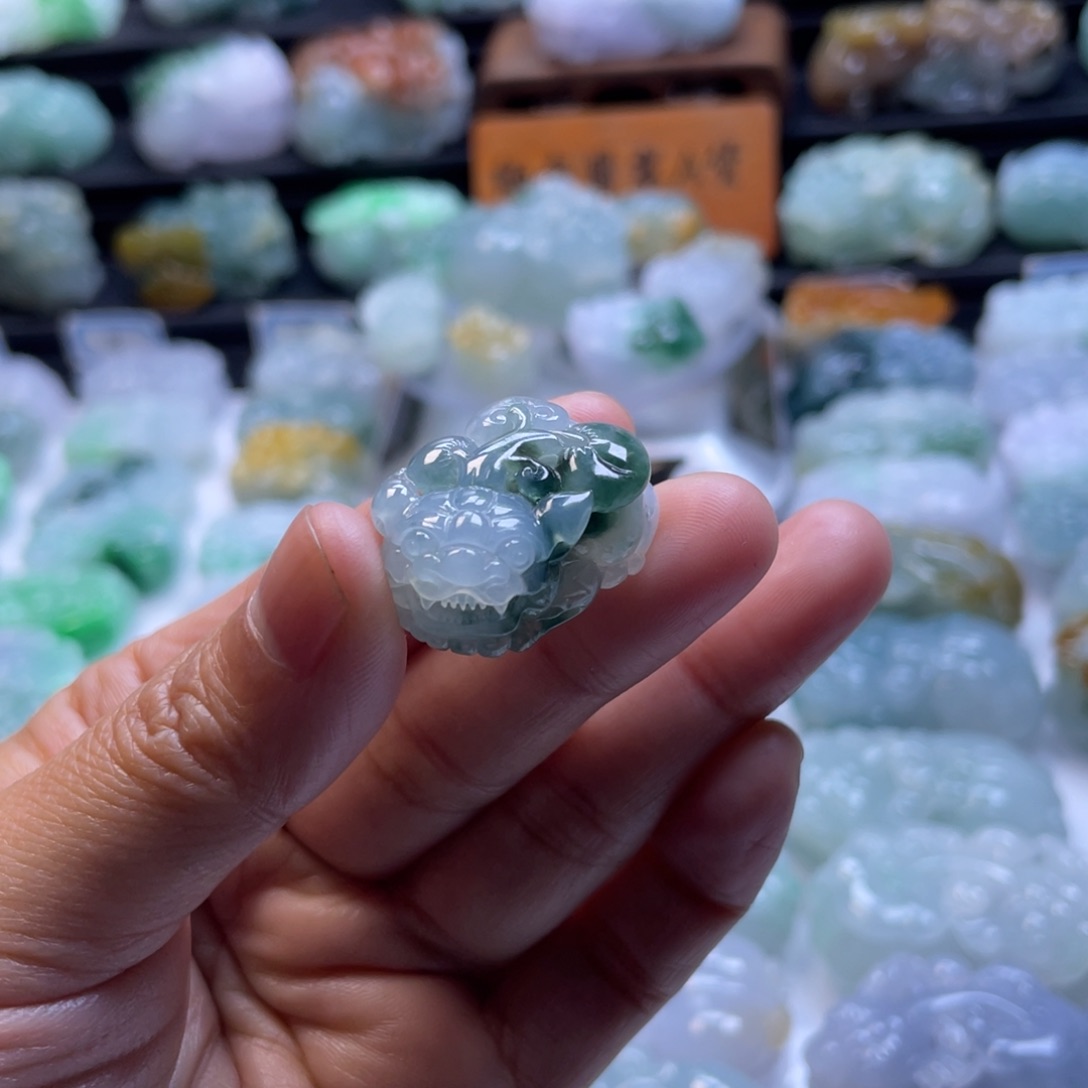 翡翠颈饰未镶嵌貔貅