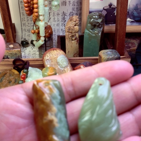 岫岩河磨玉（透闪石质玉）颈饰未镶嵌