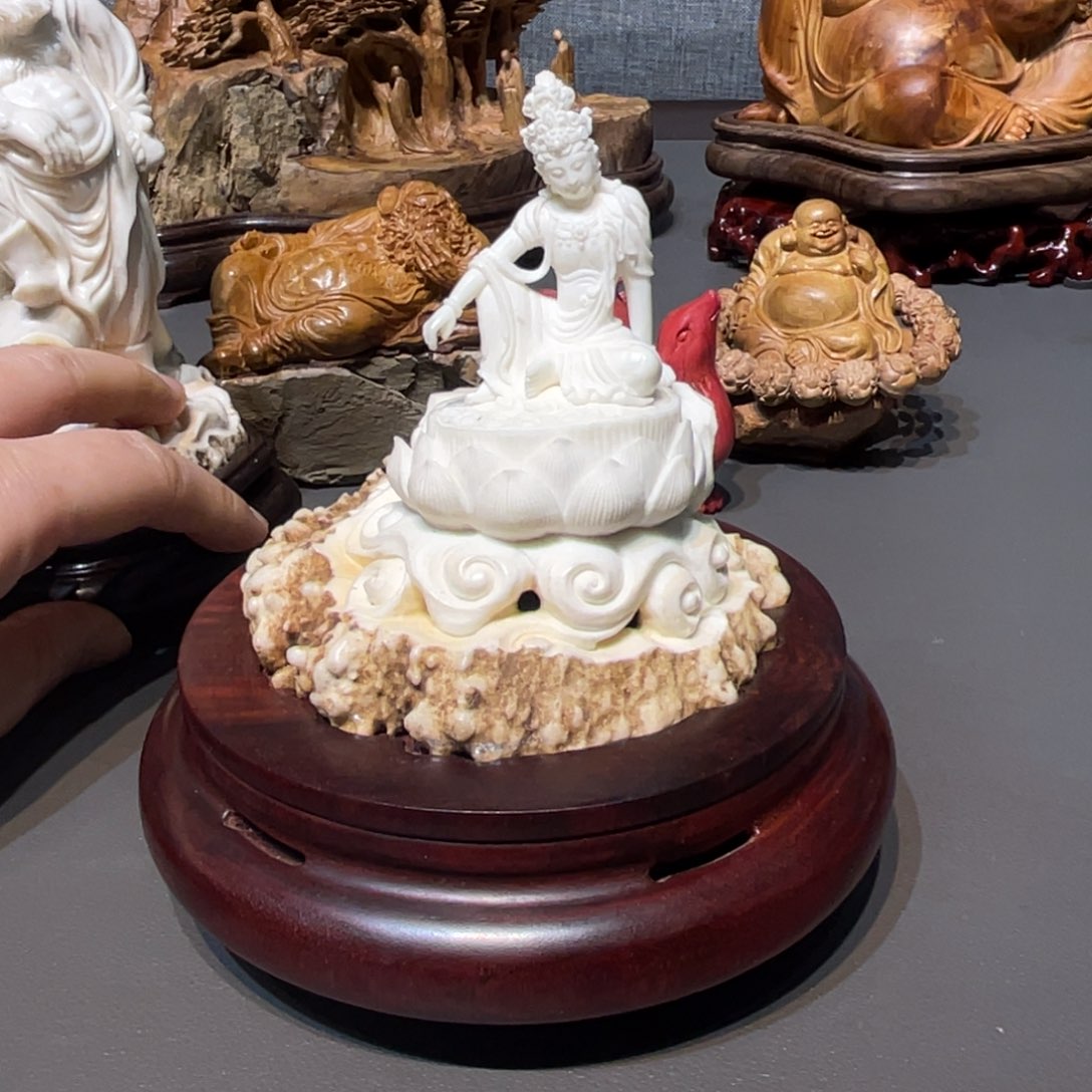****寶柏木（崖柏）鹿角自在观音工艺品摆件
