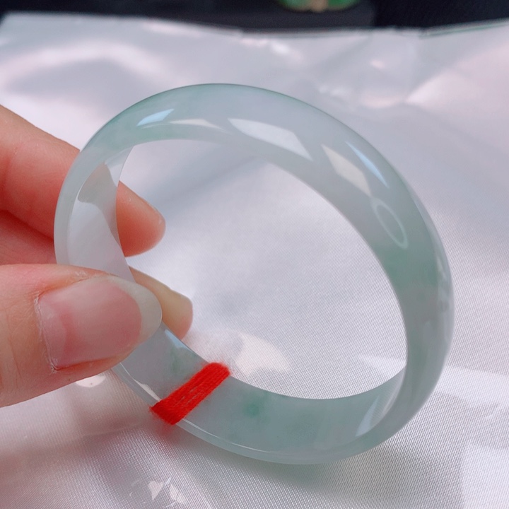 翡翠手镯未镶嵌51。52