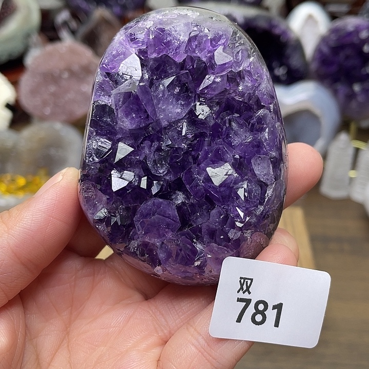 未镶嵌水晶大型摆件（非配饰）