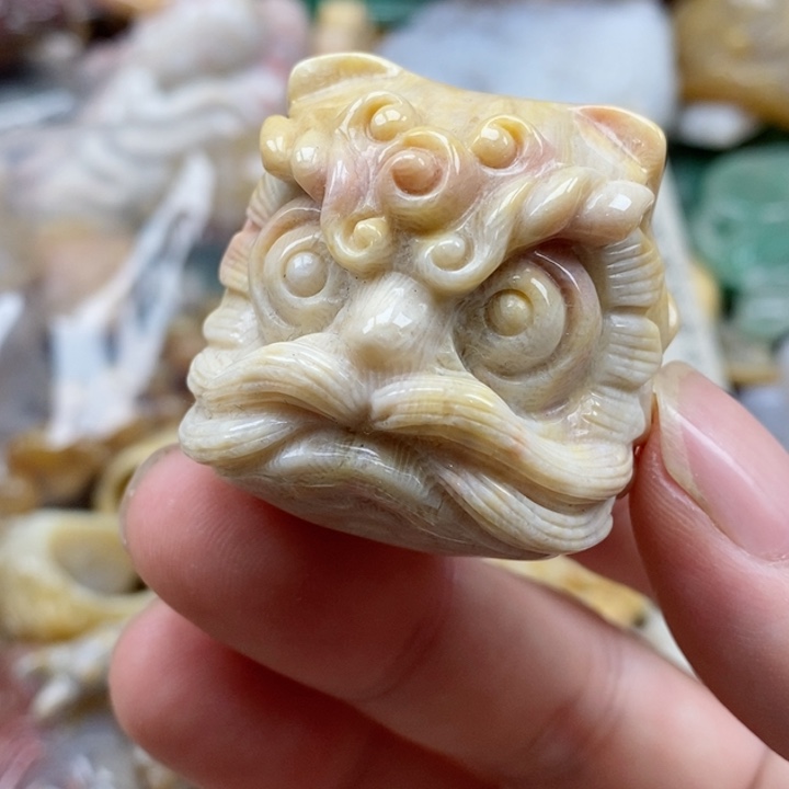 石英质玉未镶嵌颈饰