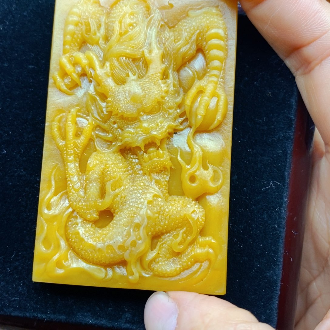 石英质玉（黄龙玉）未镶嵌颈饰