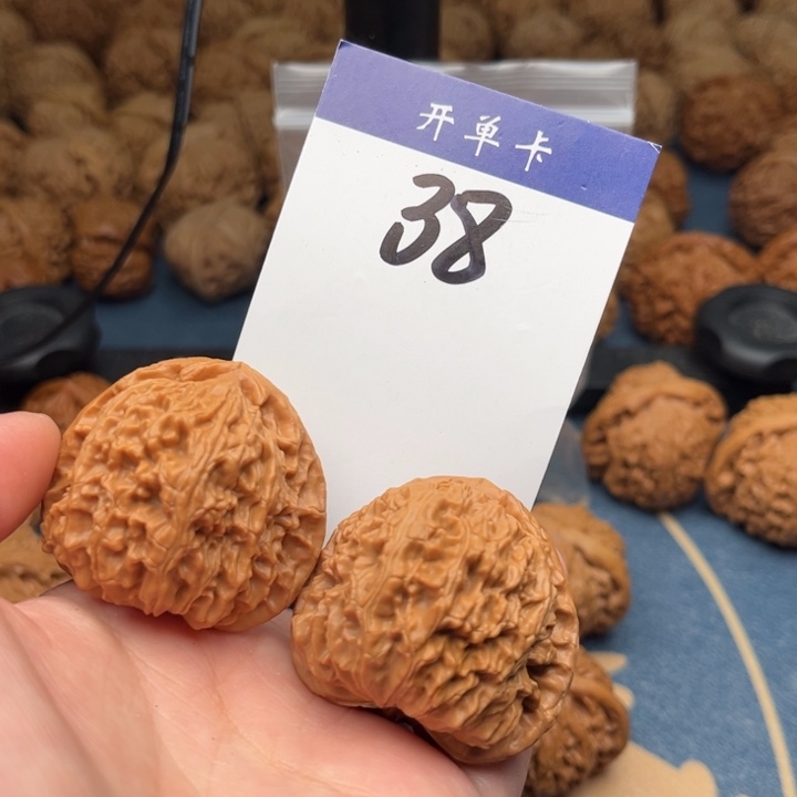 文玩核桃吊坠三角白 43精修 38