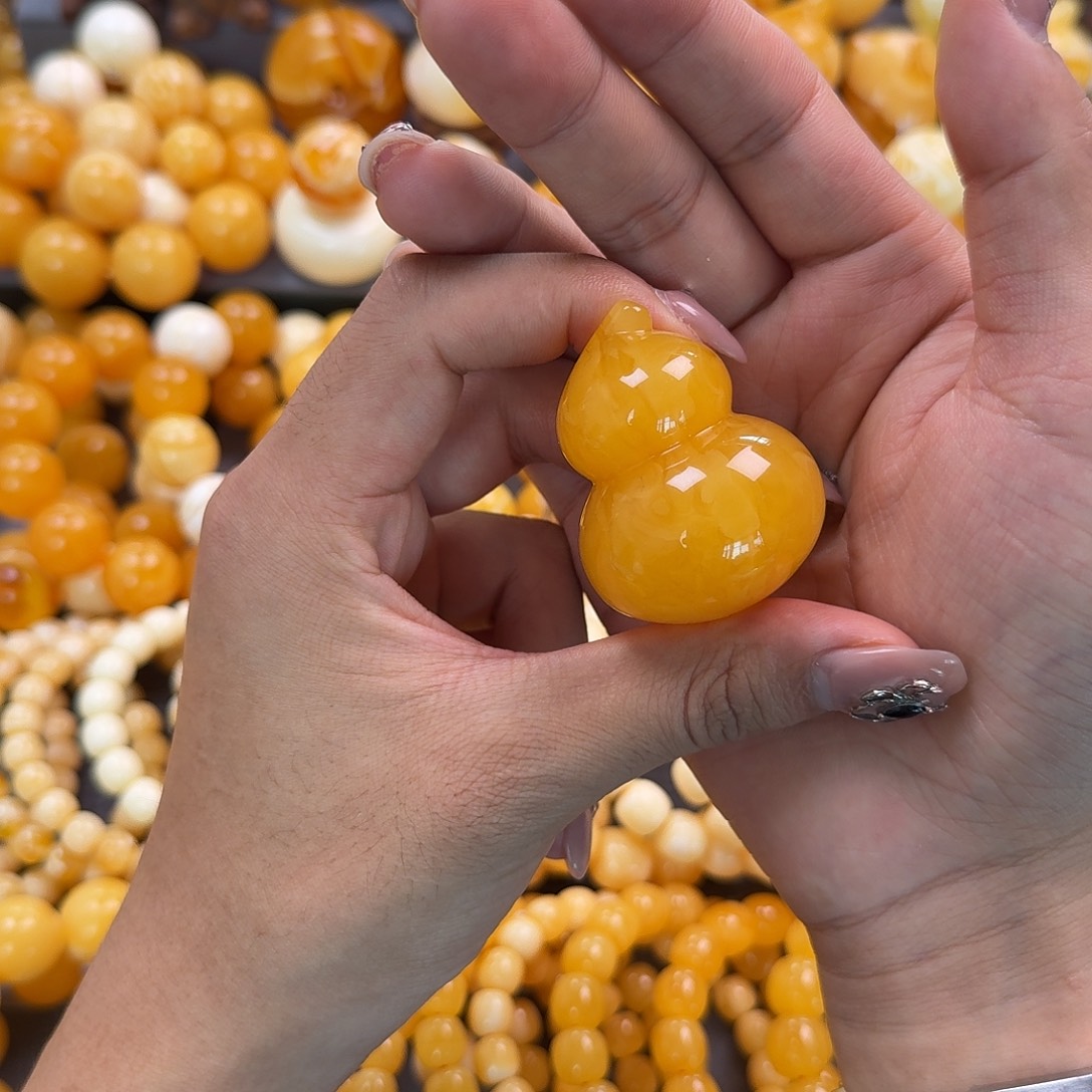 蜜蜡未镶嵌珠宝奇石