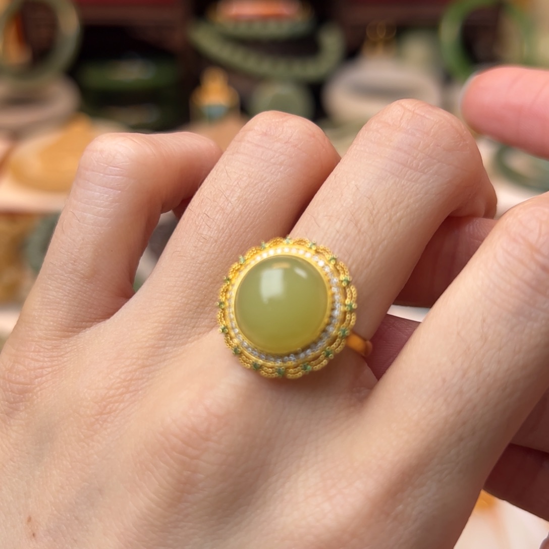 和田玉戒指18K金镶嵌