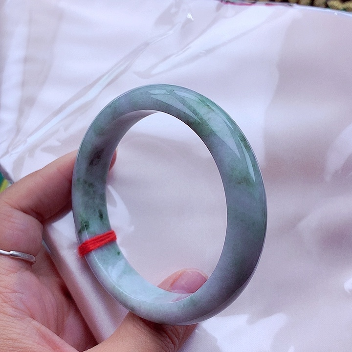 翡翠手镯未镶嵌翡翠