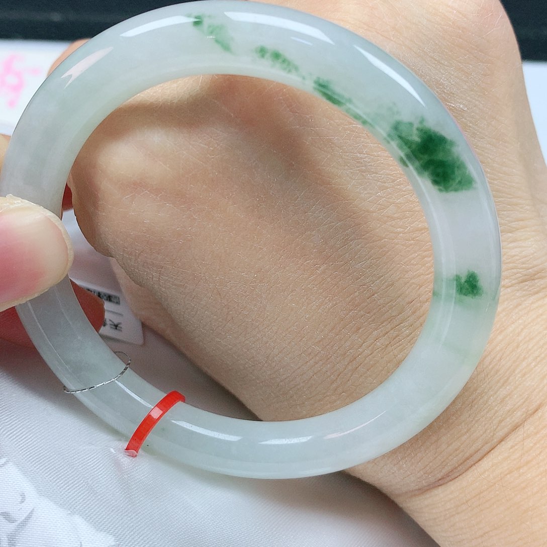 翡翠手镯未镶嵌54圈