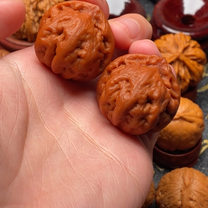 蔡***野文玩核桃吊坠霸王龙