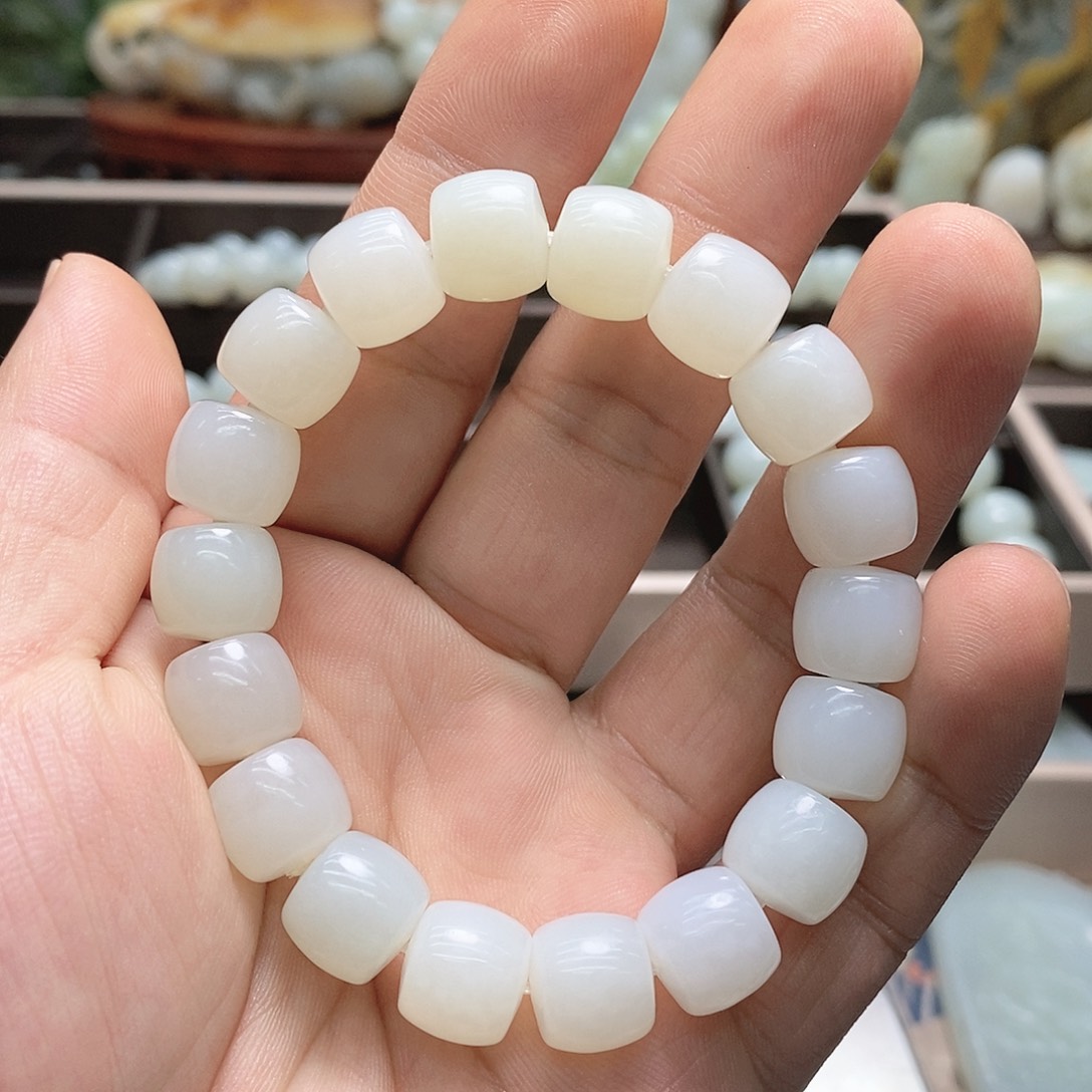 女***一手链未镶嵌和田玉