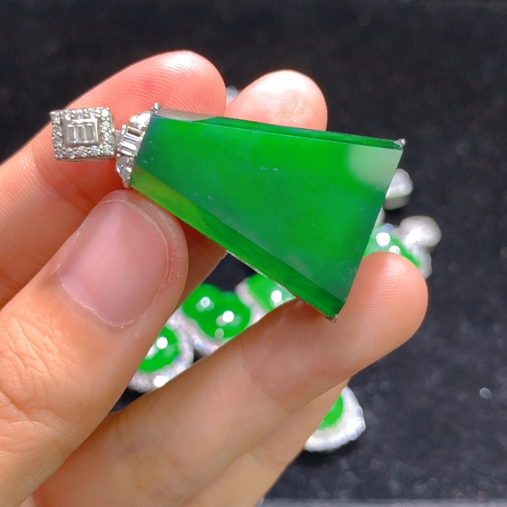 翡翠银S925镶嵌颈饰一个