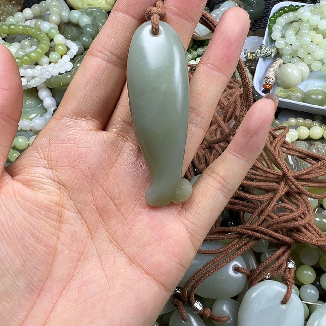 甜****和田玉未镶嵌颈饰买断价，不退不换