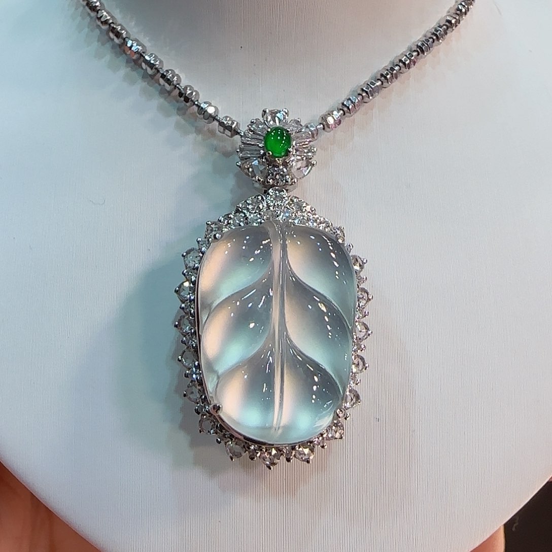 翡翠吊坠(不含链)18K金镶嵌叶子