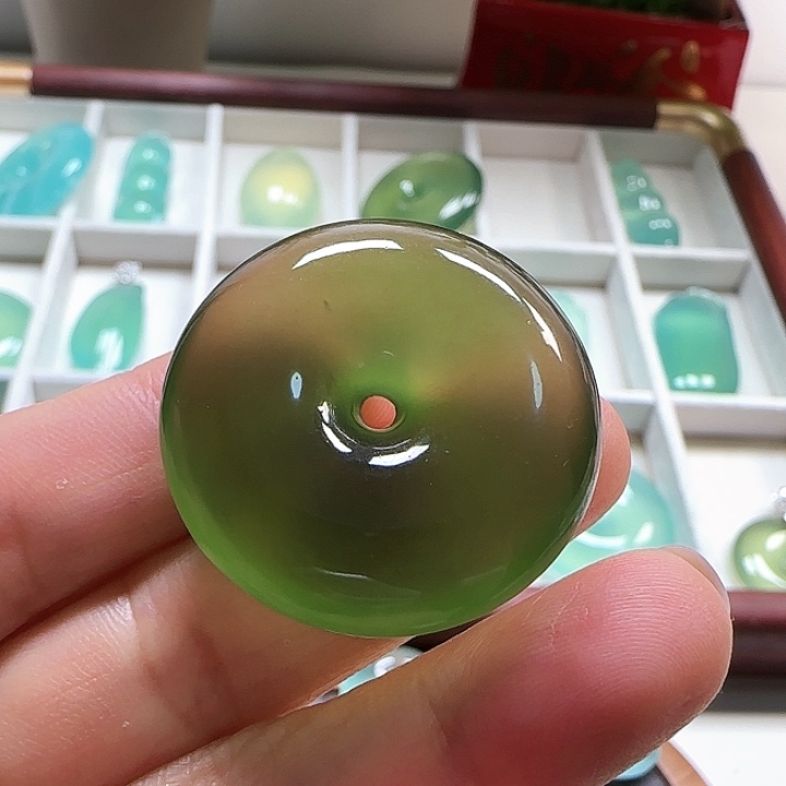 岫玉未镶嵌颈饰岫玉