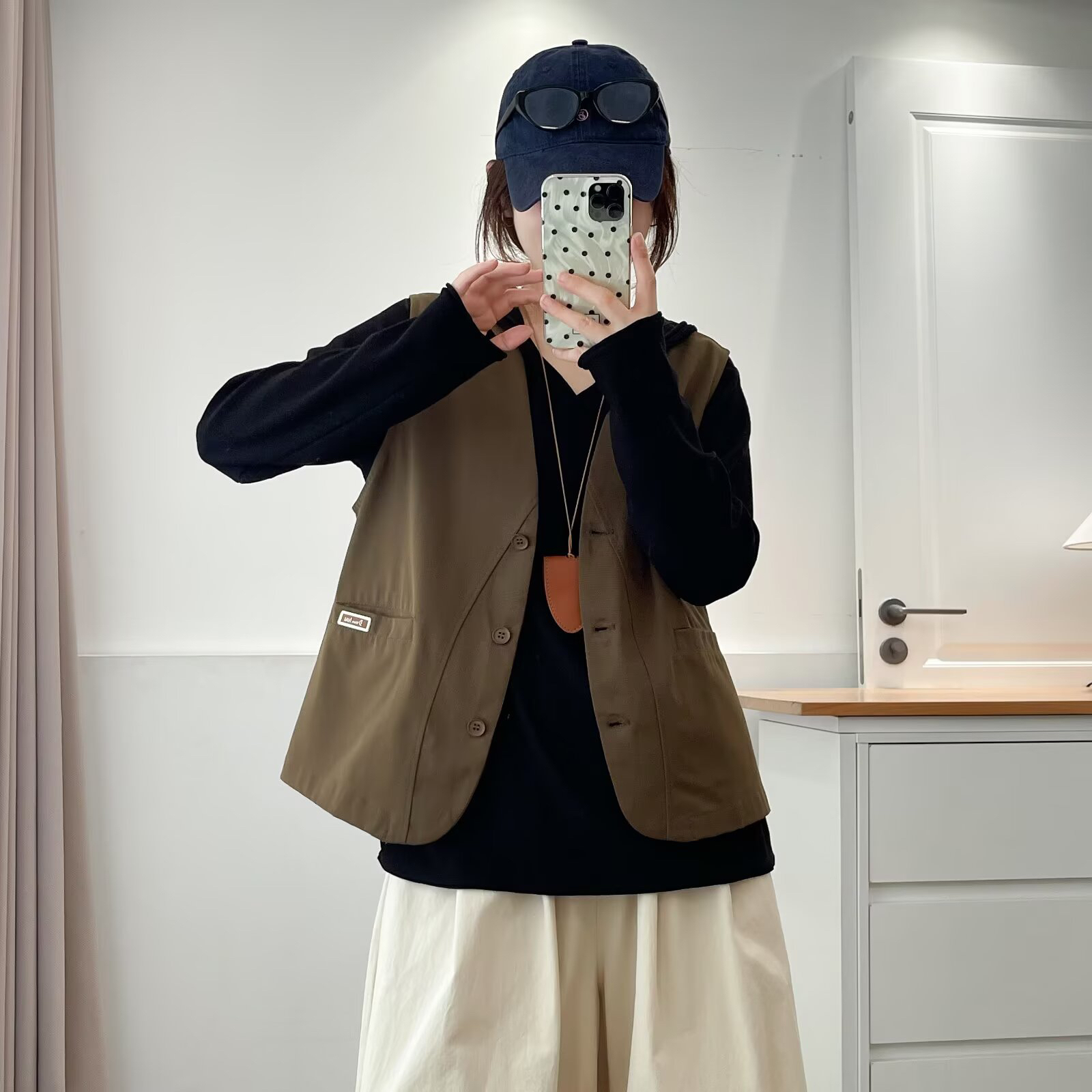 大码女装圆领秋季纯色V领短款单排扣马夹复古百搭时尚马甲背心