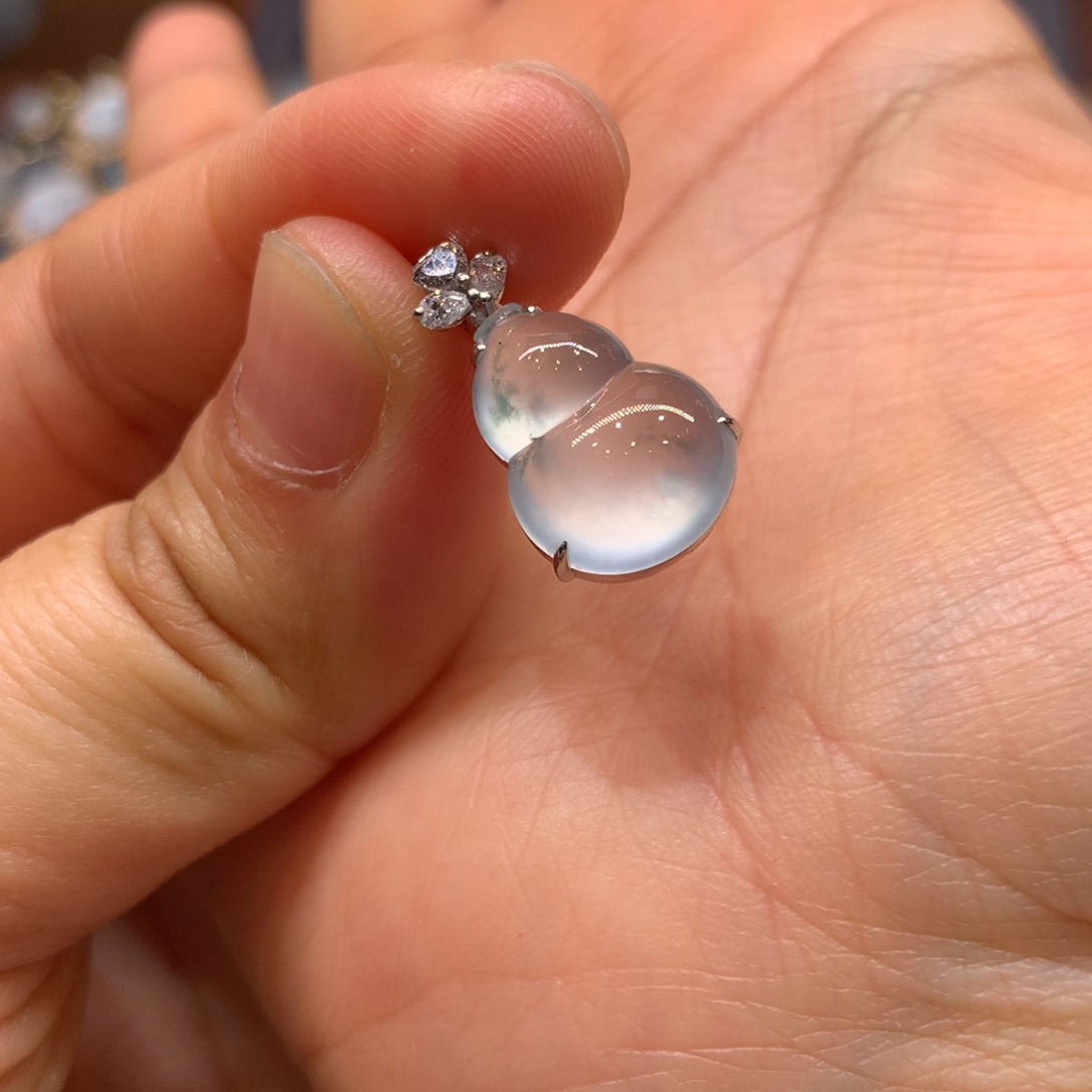 翡翠颈饰18K金镶嵌吊坠