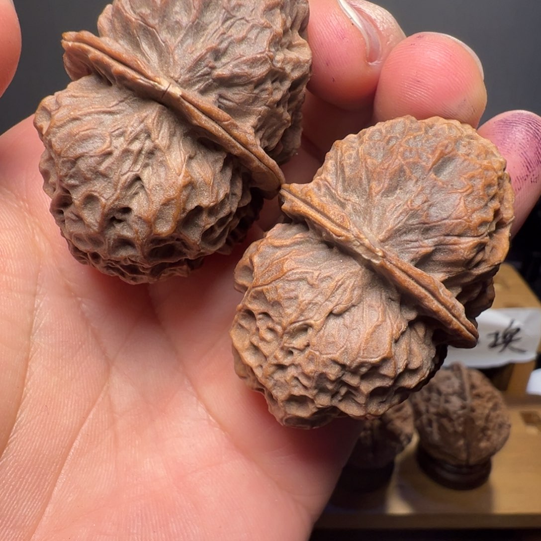 文玩核桃吊坠白泽49mm（要修尖）