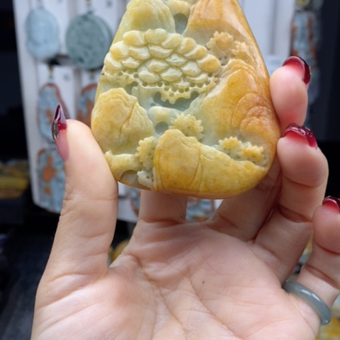 翡翠颈饰未镶嵌翡翠