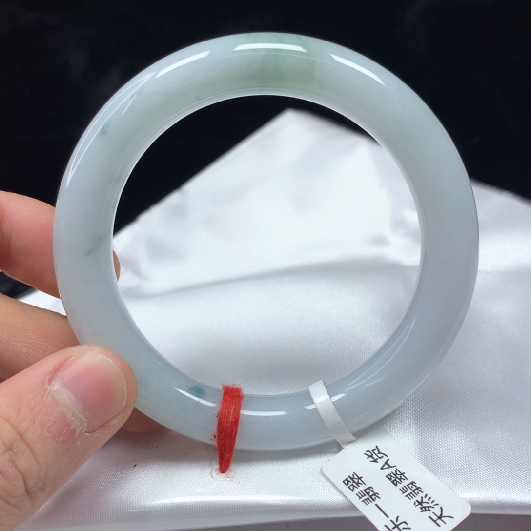 翡翠手镯（圆镯）未镶嵌56.1