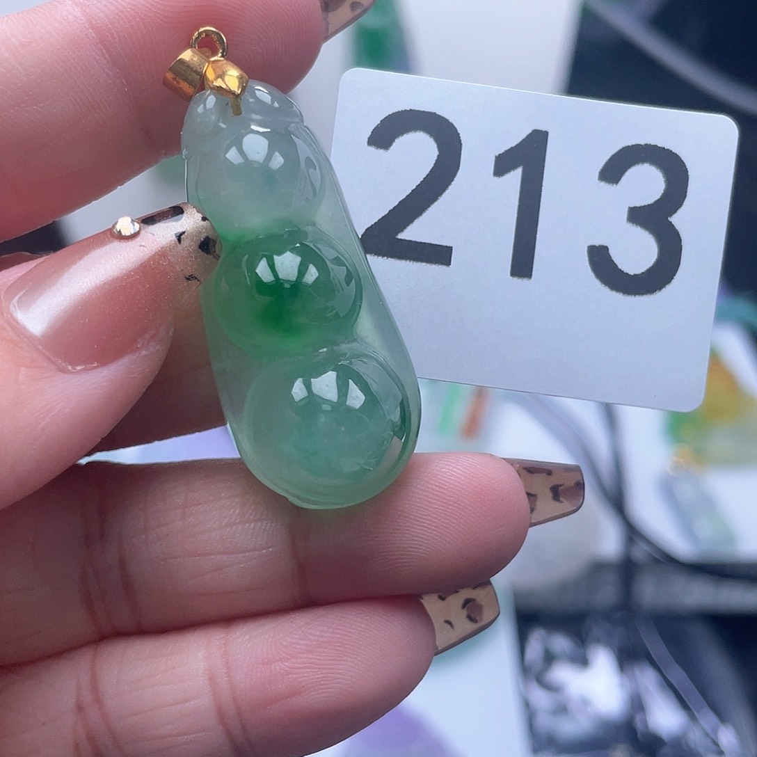 翡翠吊坠(赠链)未镶嵌