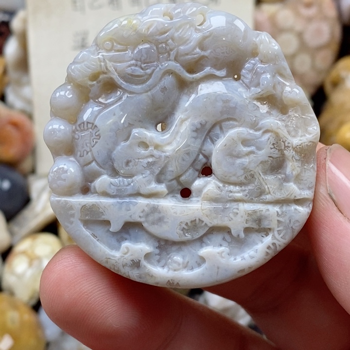 颈饰未镶嵌硅化珊瑚（珊瑚玉）