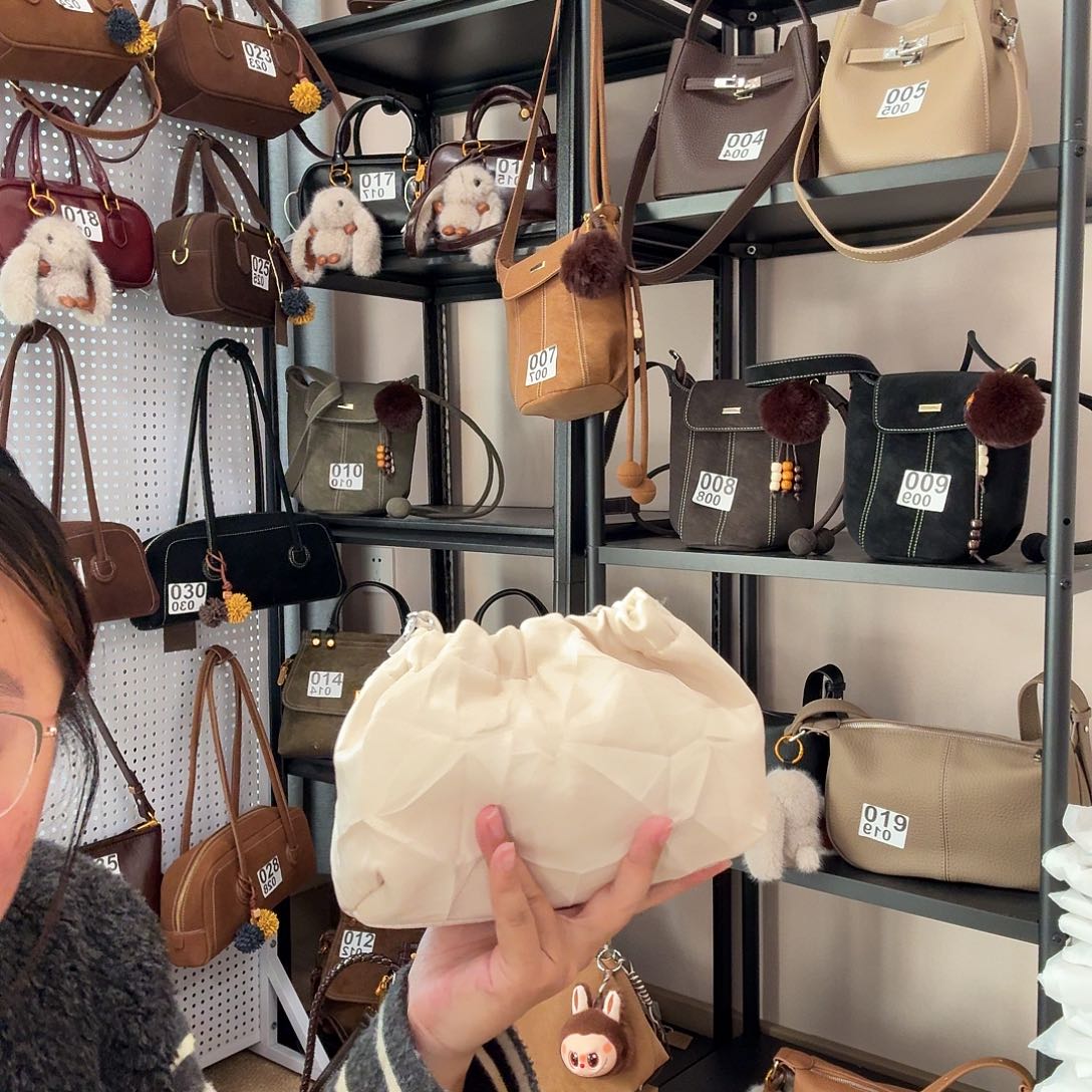 PU白色福利款小包