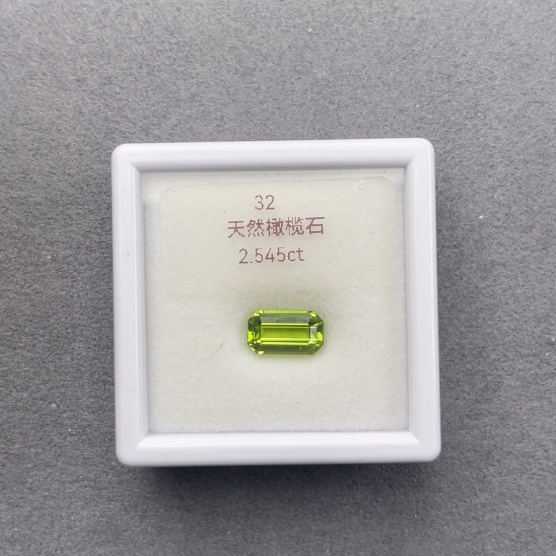 橄榄石笔搁未镶嵌天然全净无瑕