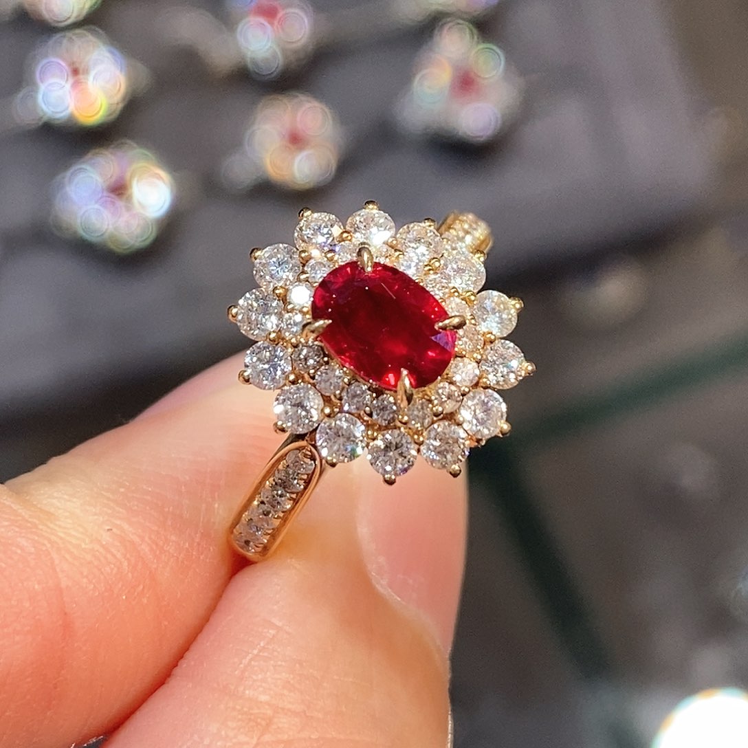 戒指18K金镶嵌红宝石1.14ct