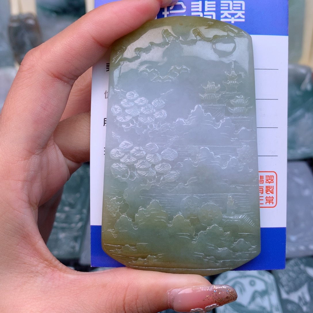 翡翠颈饰未镶嵌山水牌