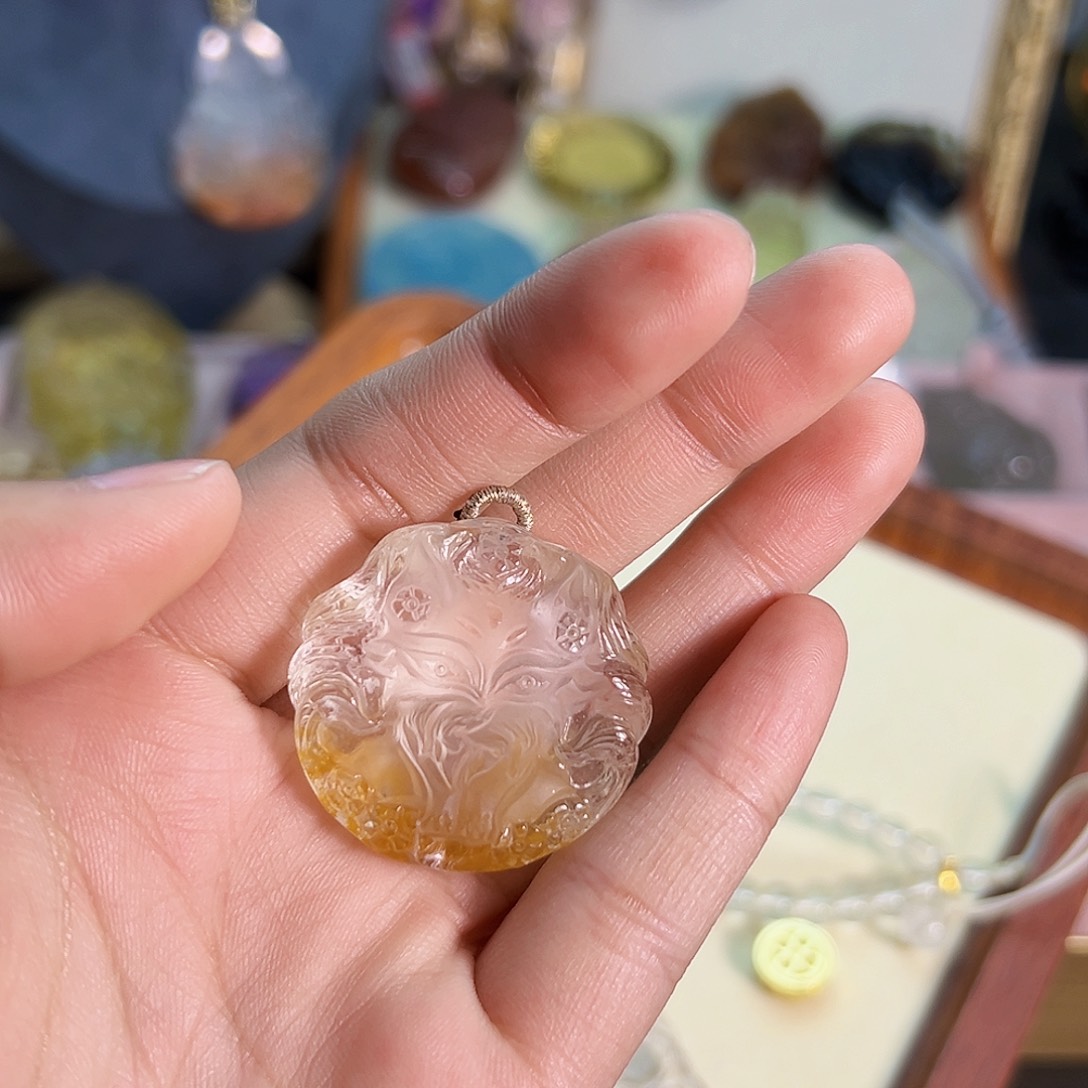 水晶颈饰未镶嵌阿***?水晶