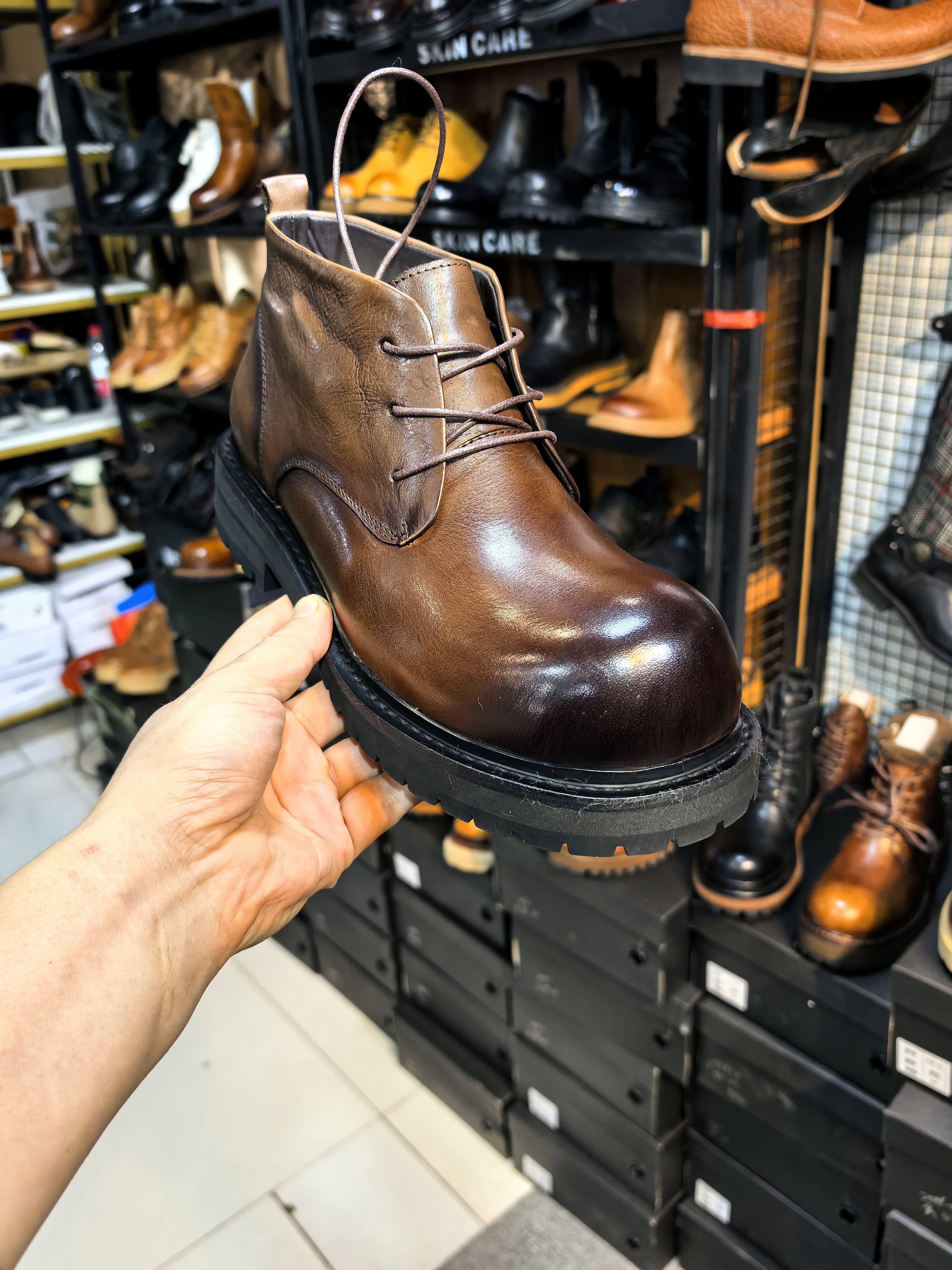 复古手工马丁靴男耐磨高端德比靴透气巨齿鲨路王