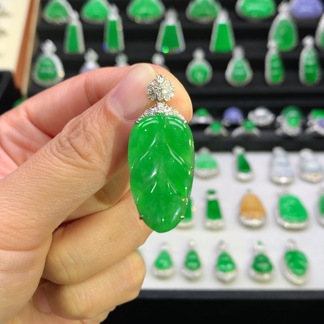 翡翠吊坠(不含链)18K金镶嵌