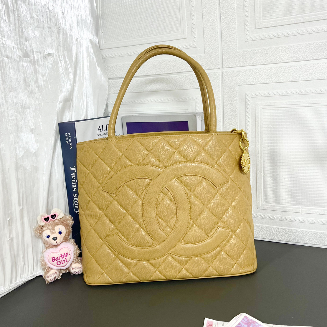 95新 Chanel/香奈儿 95新黄色希尔顿手提包