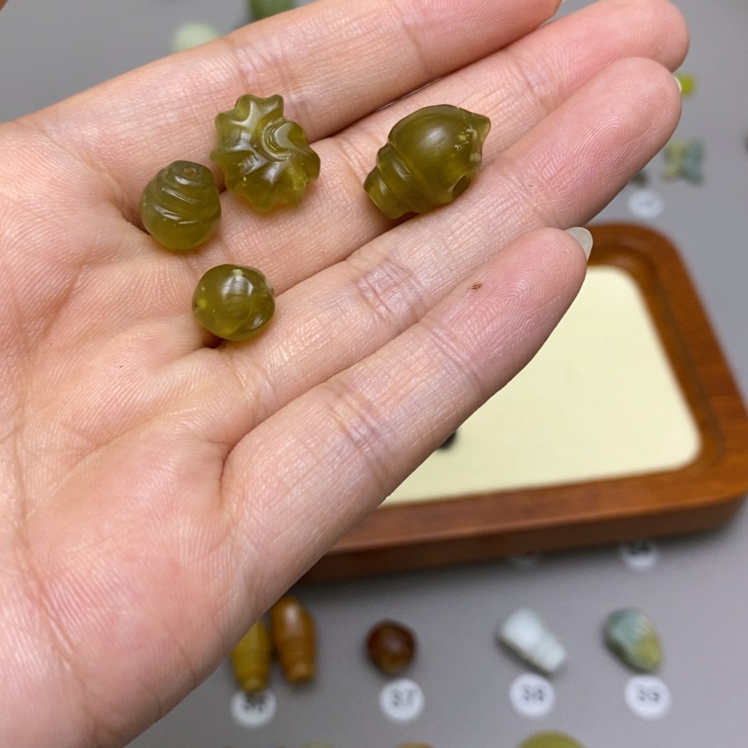 六***六蛇纹石玉未镶嵌配饰