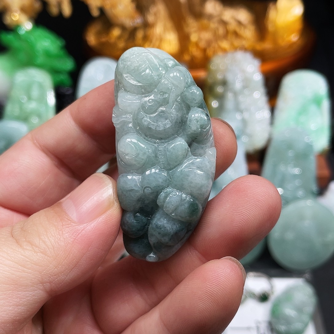 翡翠未镶嵌颈饰布袋佛