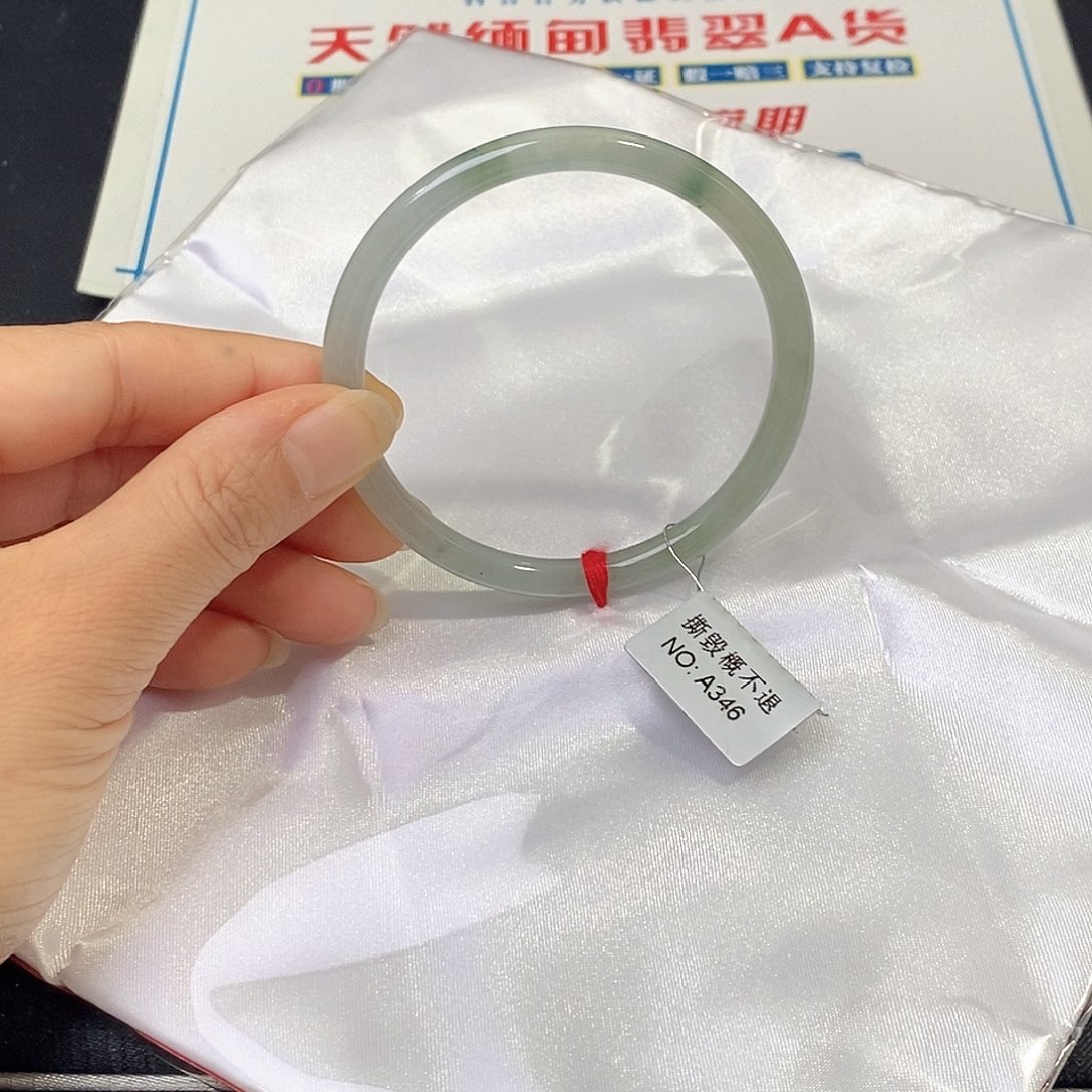 翡翠未镶嵌手镯（圆镯）56.3