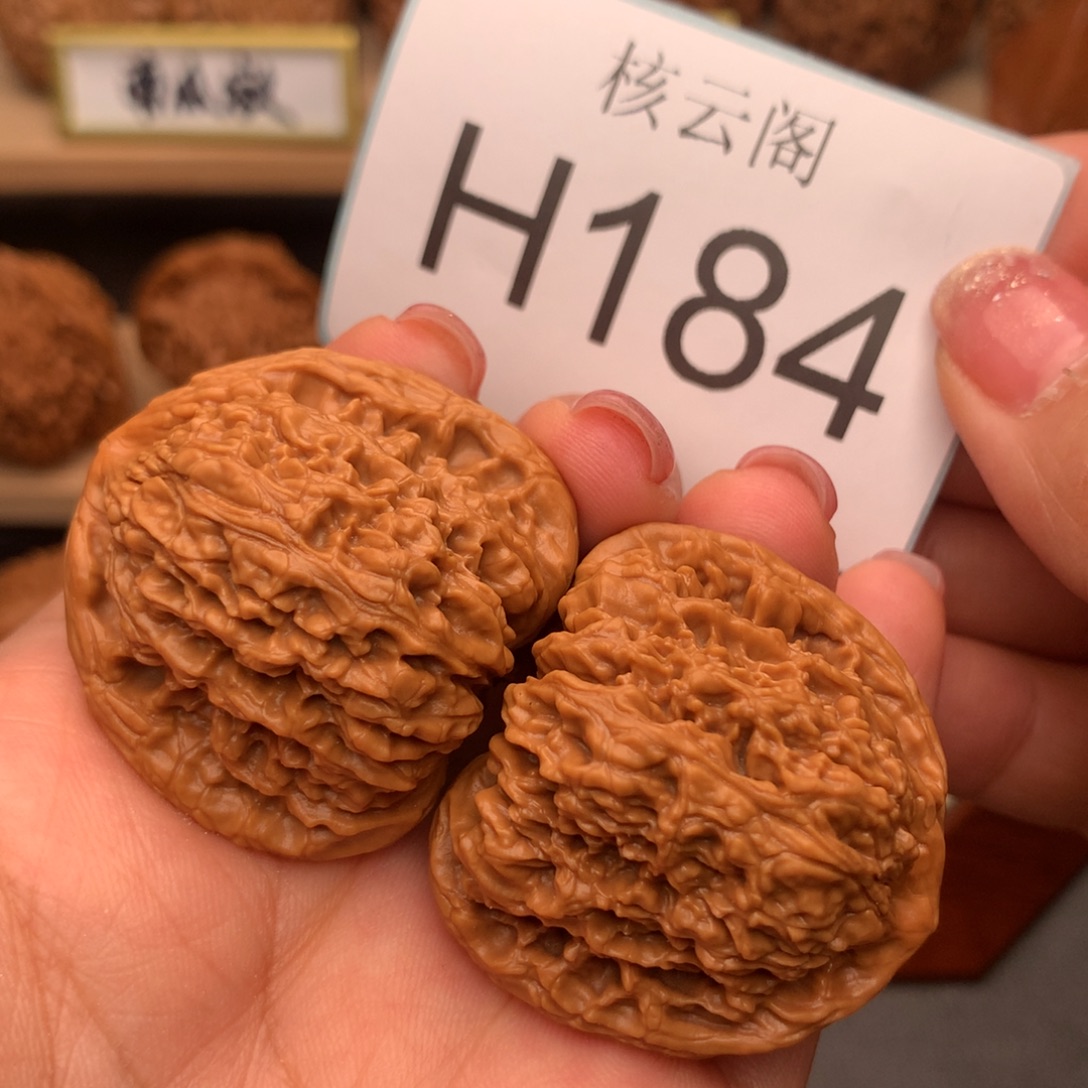 征***上文玩核桃把件38三角疆