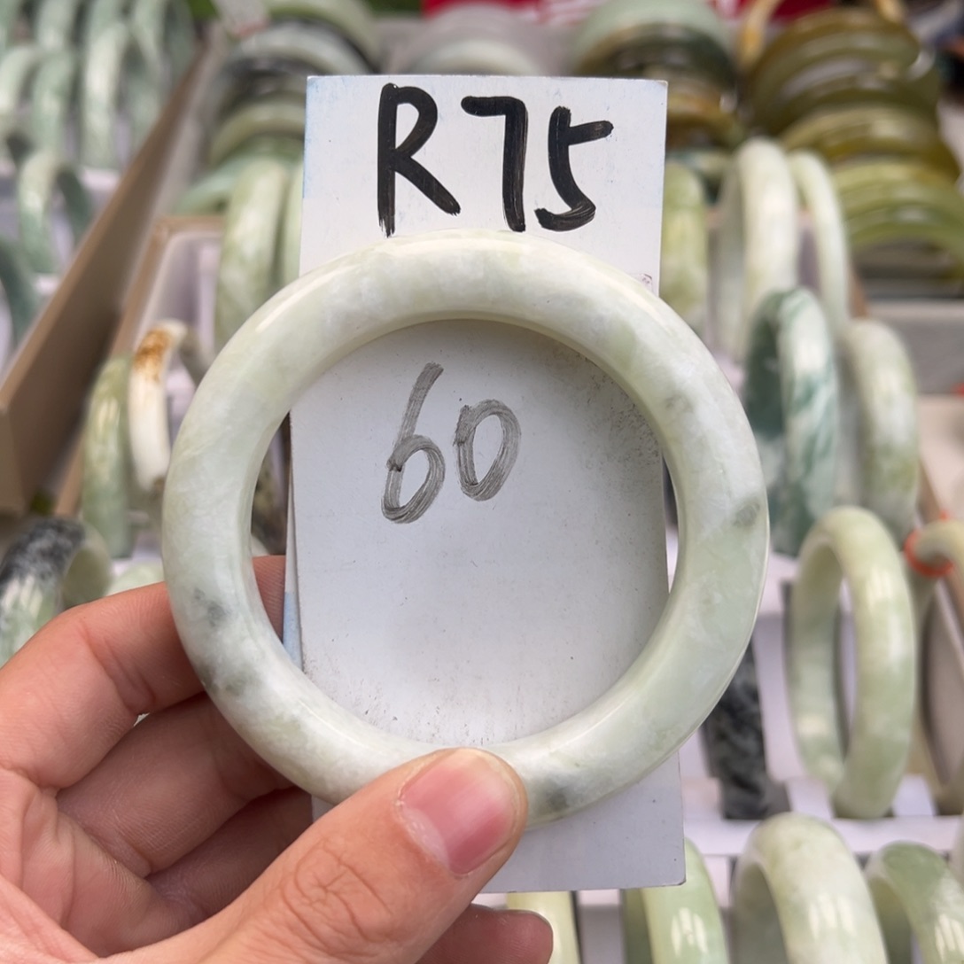 岫玉手镯未镶嵌天然岫玉