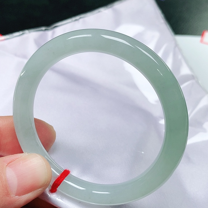 翡翠手镯未镶嵌翡翠手镯未镶嵌