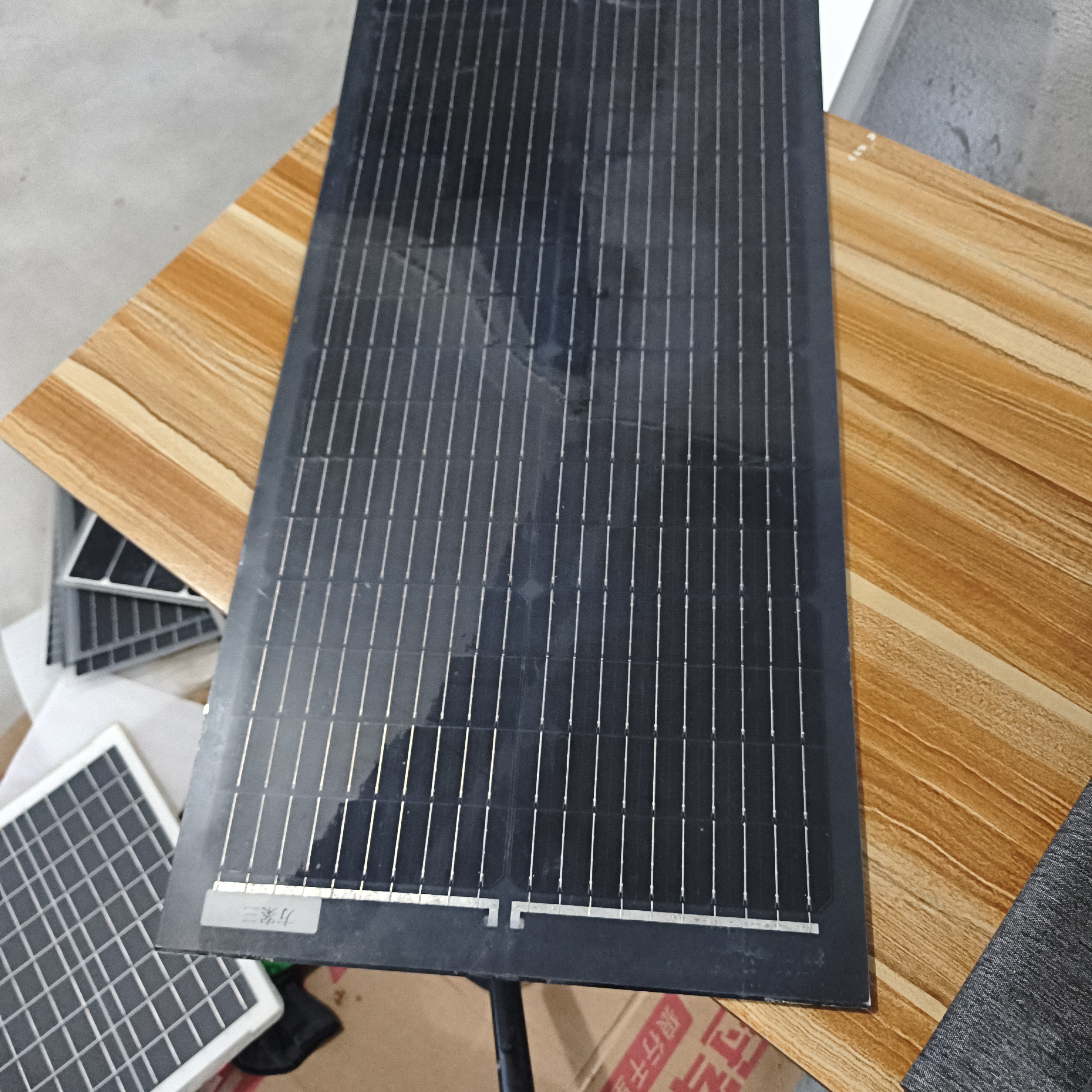 单晶硅太阳能板18伏光伏板充电户外便携太阳能发电板家用电池板