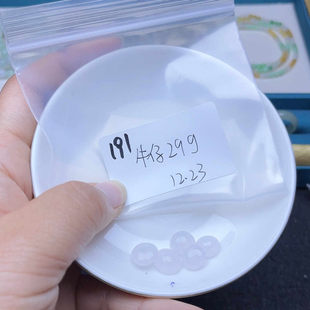 牛***忙翡翠未镶嵌颈饰不退